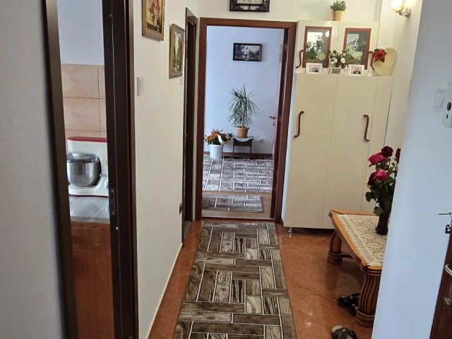 Apartament 3 camere - Podu Ros