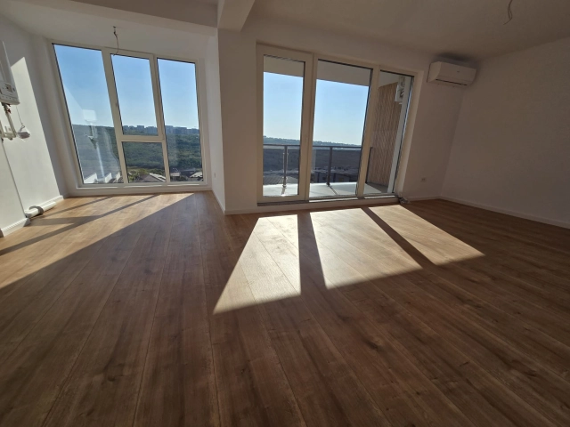 Apartament 3 camere - Rediu
