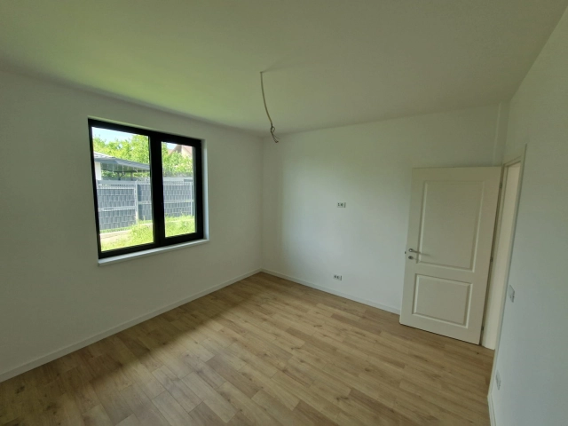 Apartament 4 camere - Miroslava