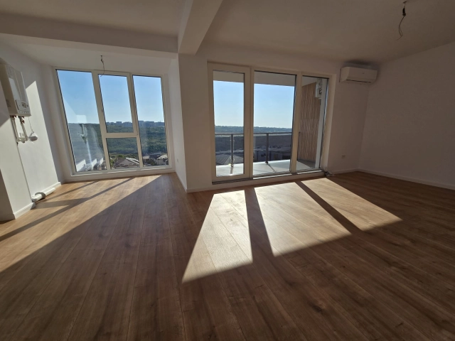 Apartament 3 camere - Rediu