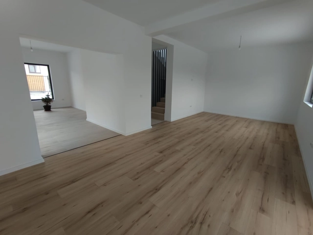 Apartament 4 camere - Miroslava