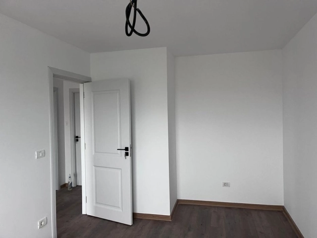 Apartament 4 camere - Miroslava