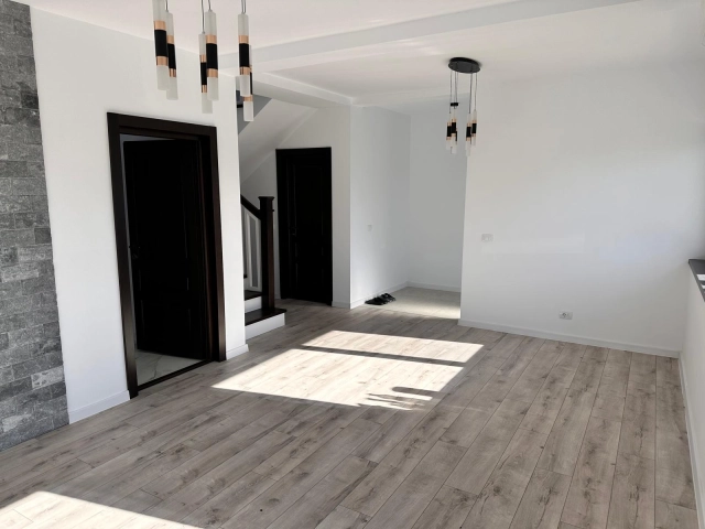 Apartament 4 camere - Breazu